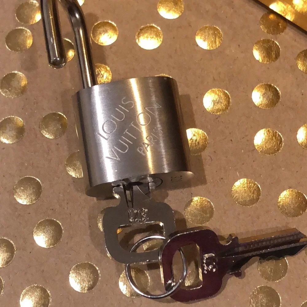 LOUIS VUITTON NIB Silver Lock 2-Key Brushed Palladium Made In France RARE #321
